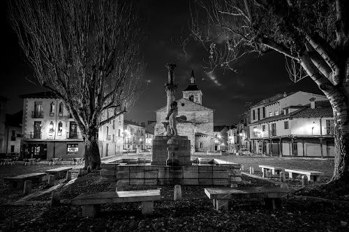Mejor fotografía en blanco y negro: “Noche en la plaza” de Javier Díaz Barrera.